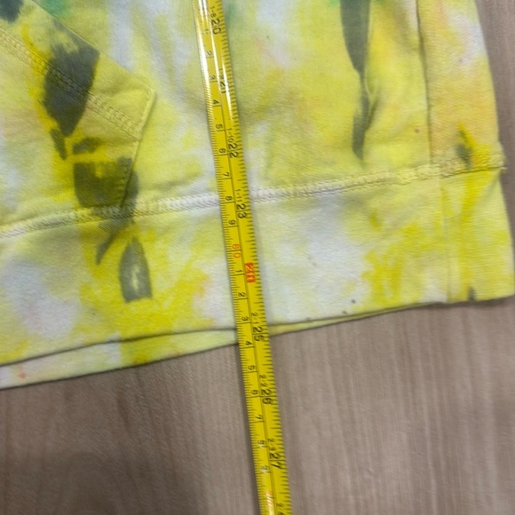 Size Large Tie-Dye Ed Hardy hoodie arm stamp and skull &flowers beautiful ghost - Picture 4 of 7